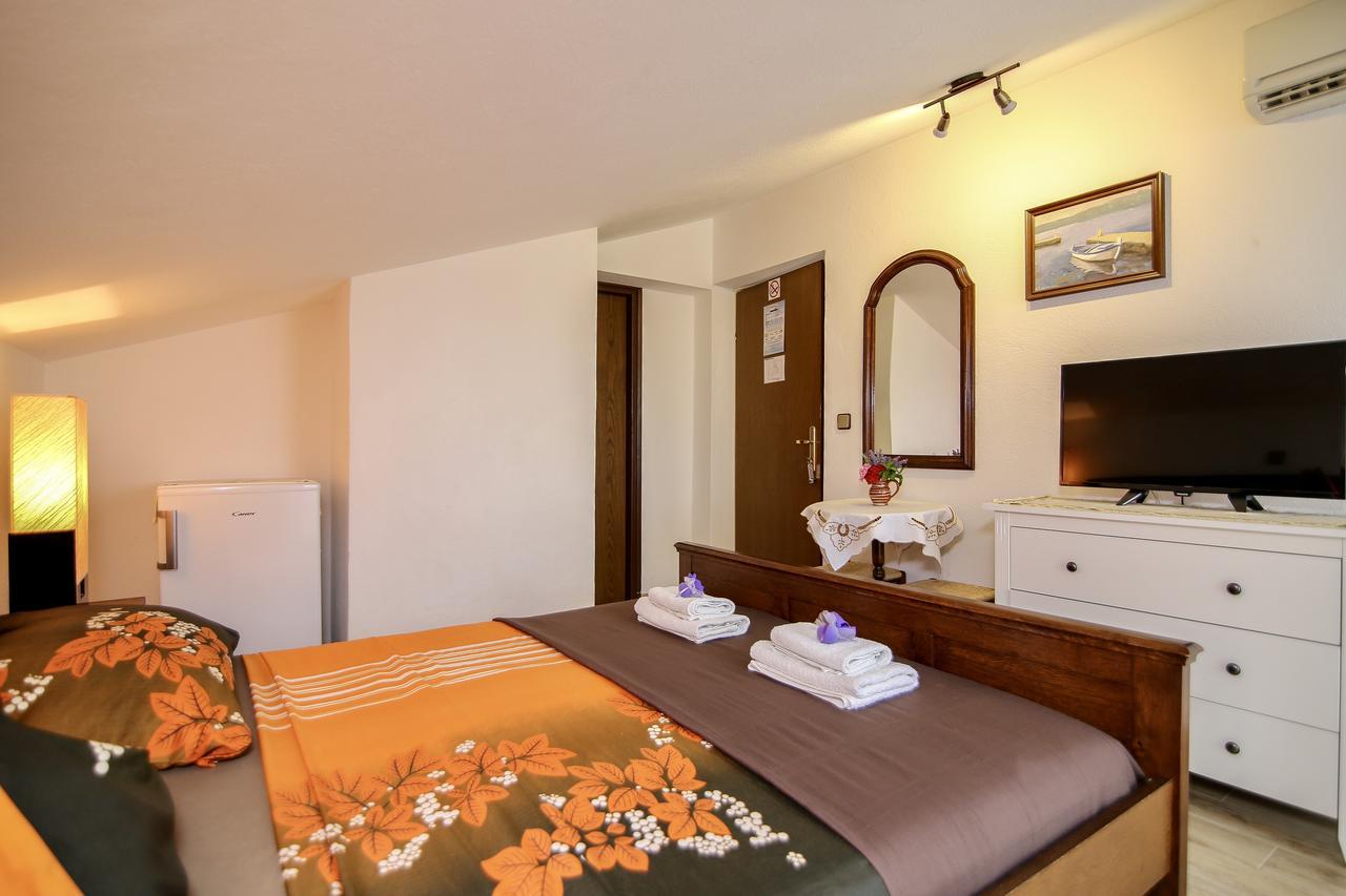 Pansion Adria Hotel Свети свети Филип и Яков Екстериор снимка