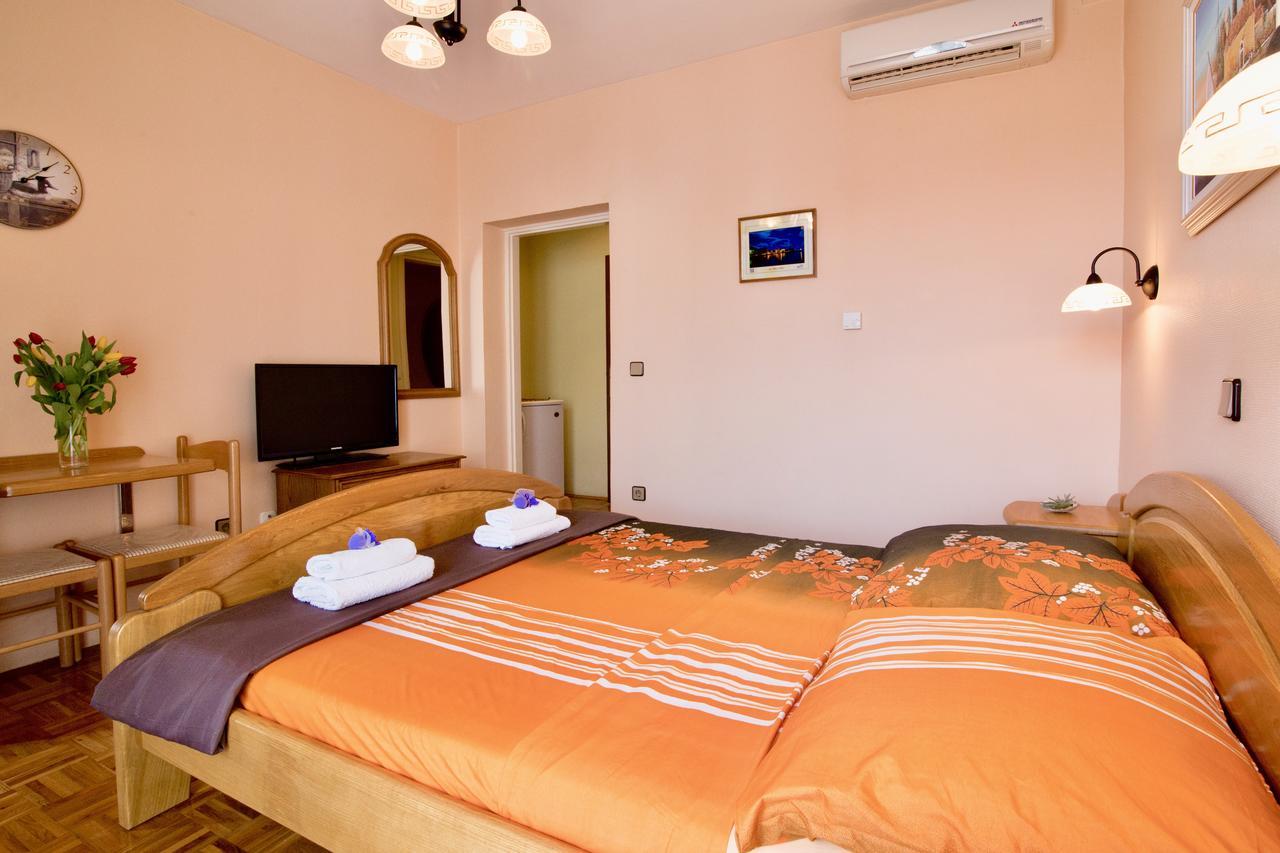 Pansion Adria Hotel Свети свети Филип и Яков Екстериор снимка